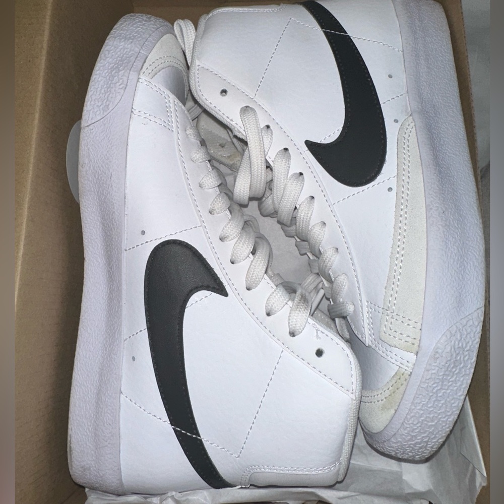 NIKE BLAZER MID ‘77